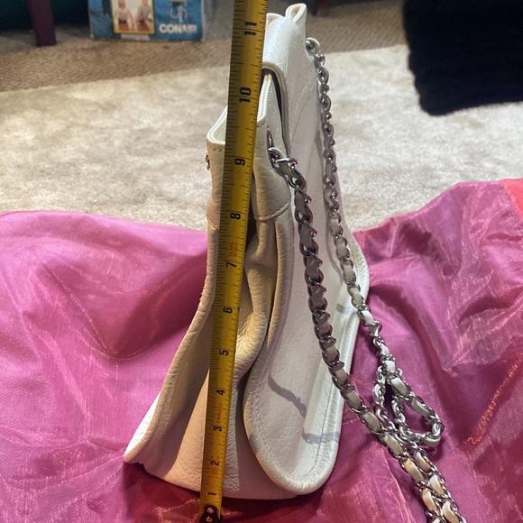 Vintage Chanel White Leather Shoulder Chain Bag - Picture 17 of 17